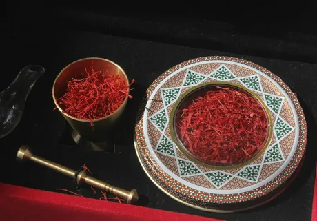 تصویر 1 از پودر ریشه زعفران طبیعی برای عطر‌ دهی سریع و آسان